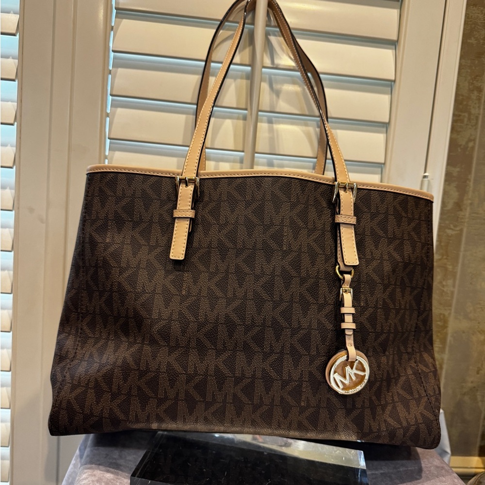 Michael Kors Brown and Tan Signature Tote NEW - Picture 1 of 15